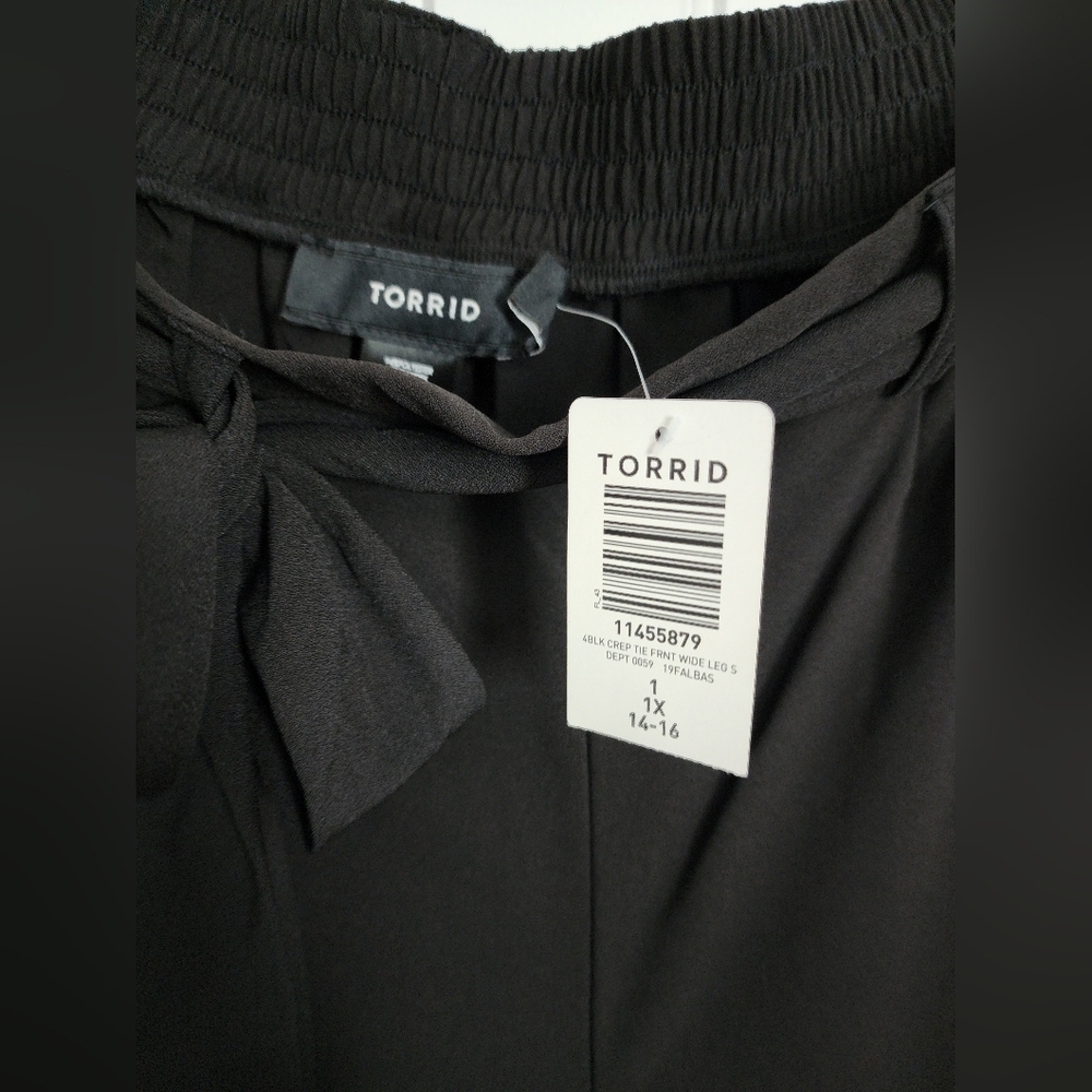 NEW! Torrid Black Crepe Self Tie Wide Leg Pant, NWT, Size 1X - Picture 5 of 6
